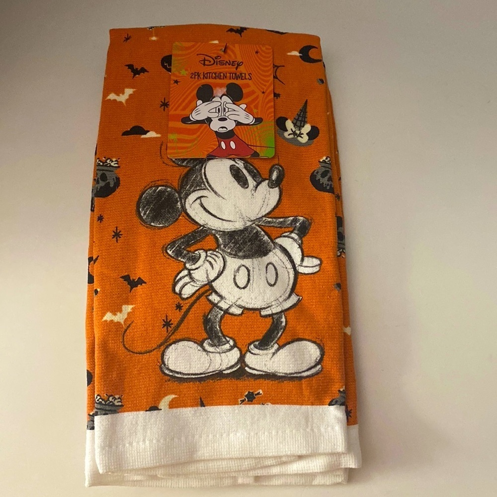 NWT disney 2 pc kitchen towels